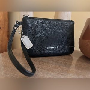 VINTAGE COACH WRISTLET 💼